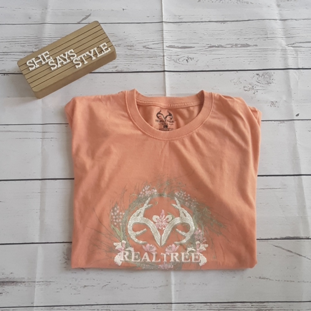 ⭐SOLD⭐Realtree graphic tee